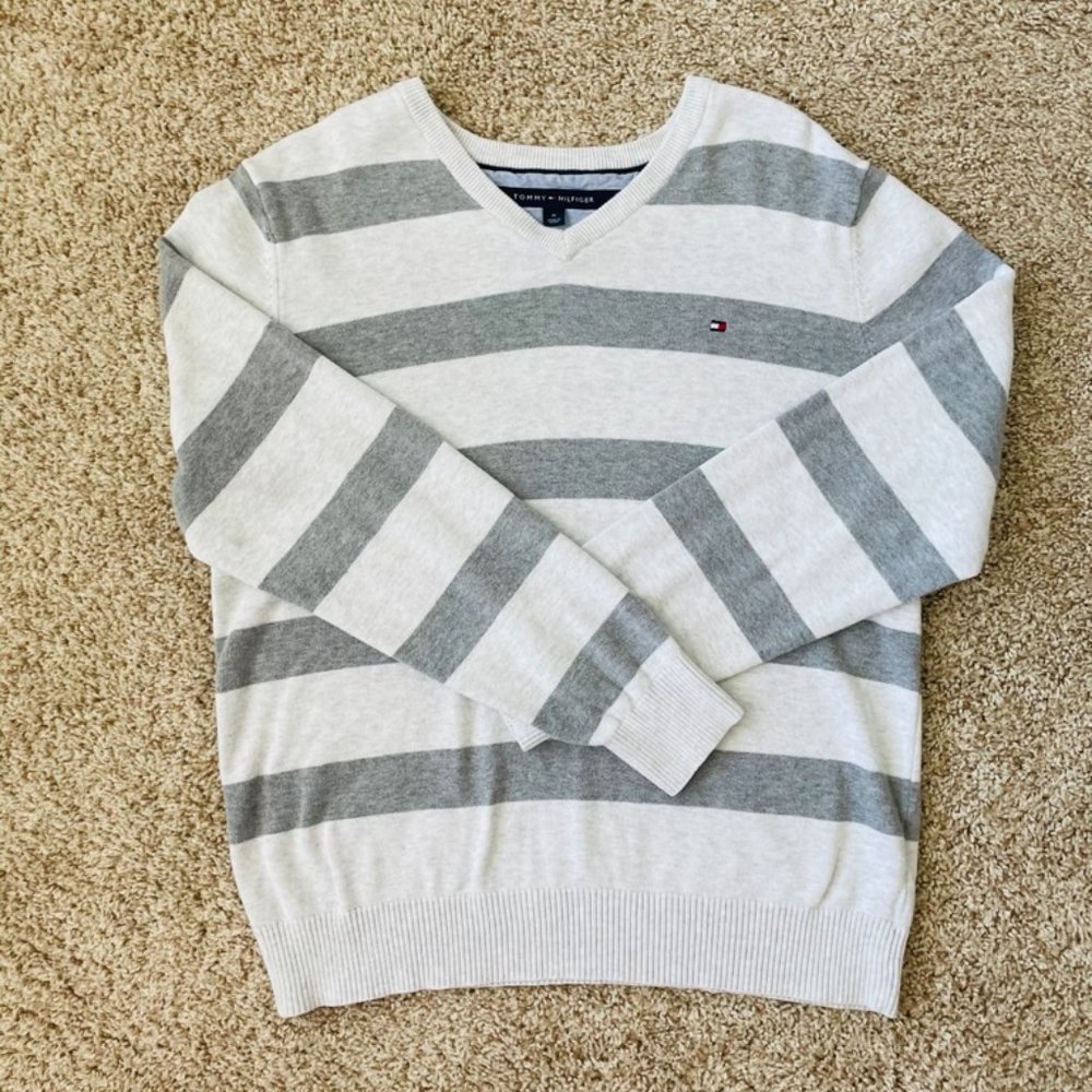 🍀Like New🍀 Tommy Hilfiger Men's V-Neck Sweater